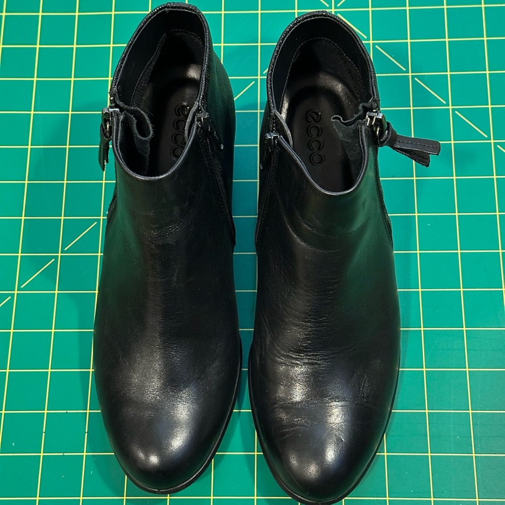 Ecco Black Leather Ankle Boots